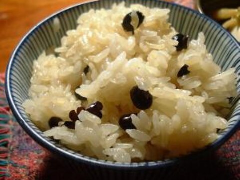 黒豆茶の残りで　黒豆炊き込みご飯